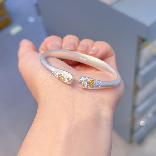 足银999.9古法小雏菊实心银镯