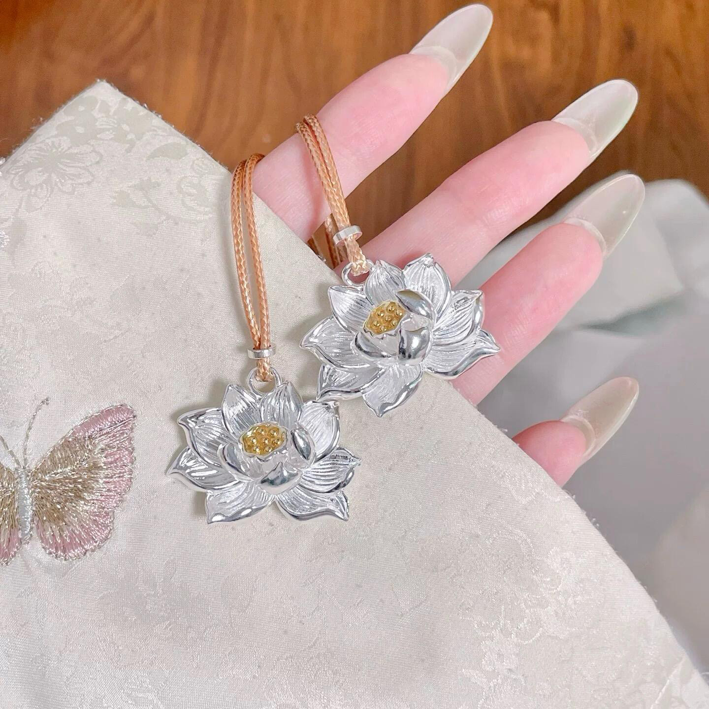 足银999.9立体荷花吊坠项链