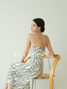 ROEY WANG 自制线条设计感V领无袖挂脖性感大露背印花吊带连衣裙