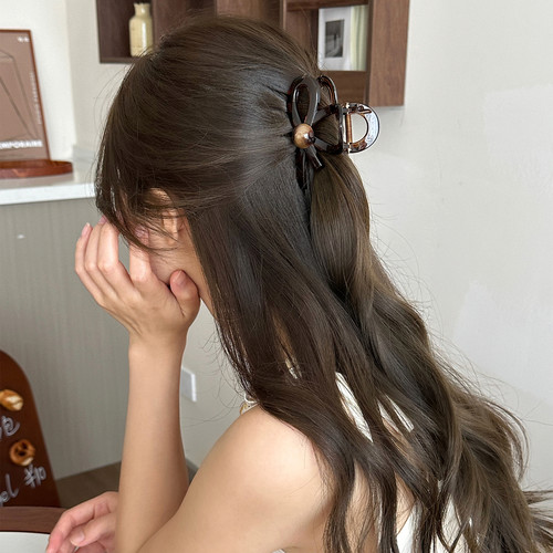 高级感茶咖色系珍珠抓夹气质百搭鲨鱼夹后脑勺盘发夹发量多发卡新