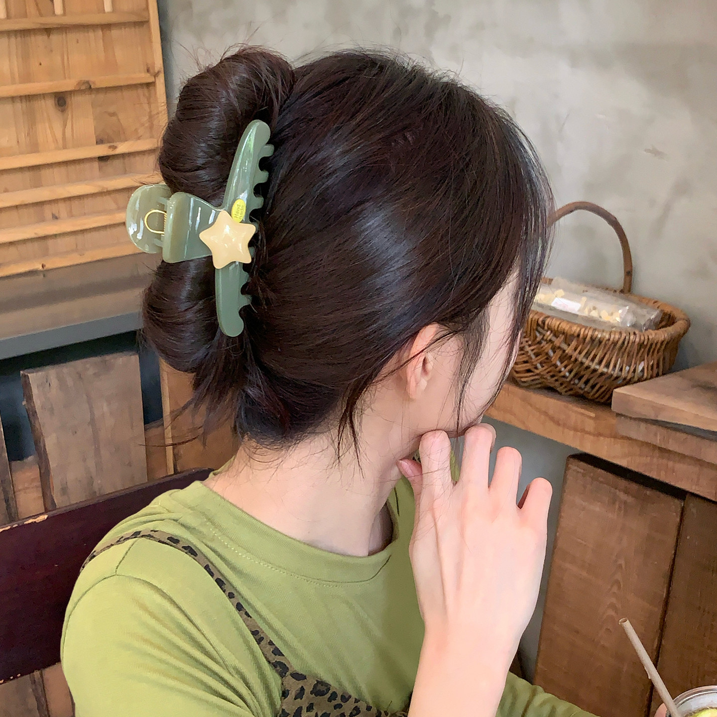 莫兰迪色系星星抓夹复古小众设计感发抓后脑勺鲨鱼夹盘发夹子发饰