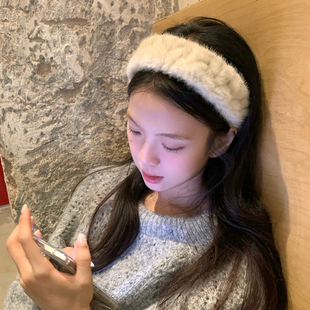 冬日恋歌。氛围感毛绒绒发箍宽边头箍压发发卡老钱风高级感发饰品
