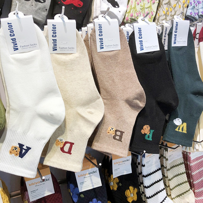 韩国进口袜子vivid少女风字母卡通棉袜秋冬新款中筒小熊女袜5123
