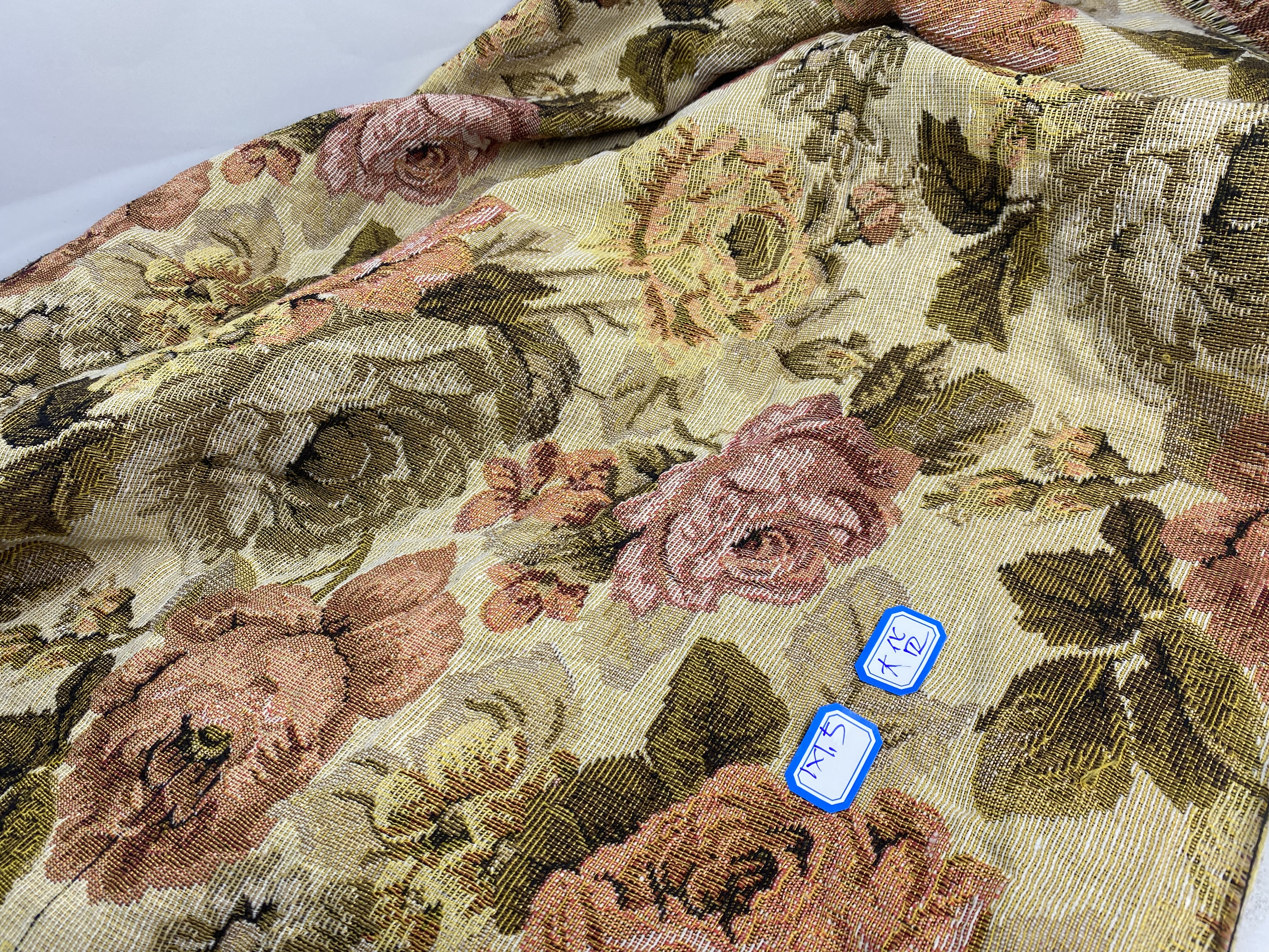 一米价30元邮5G1484宽1.4含轻微棉双层仿麻提花面料大货多拍连裁