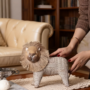 梵凡艺术「缄默者•狮」侘寂风小费尔狮摆件工艺品客厅玄关装 饰品