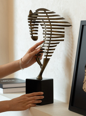 新中式抽象木质雕塑摆件售楼处酒店大堂落地马头装饰雕塑