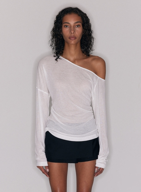 SansFrontieres Off-The-Shoulder Blouse 斜肩收腰轻薄罩衫长袖