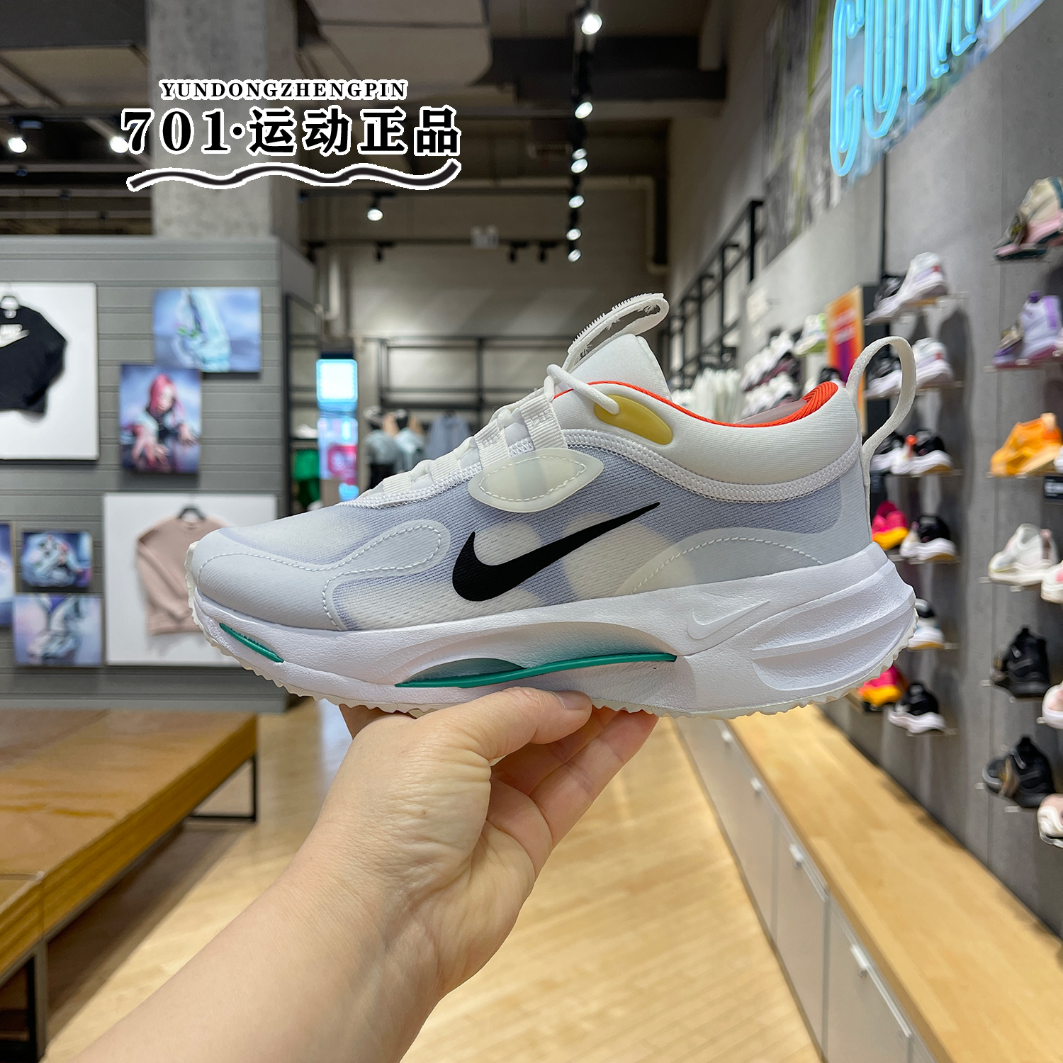 耐克女子运动跑步鞋透气缓震