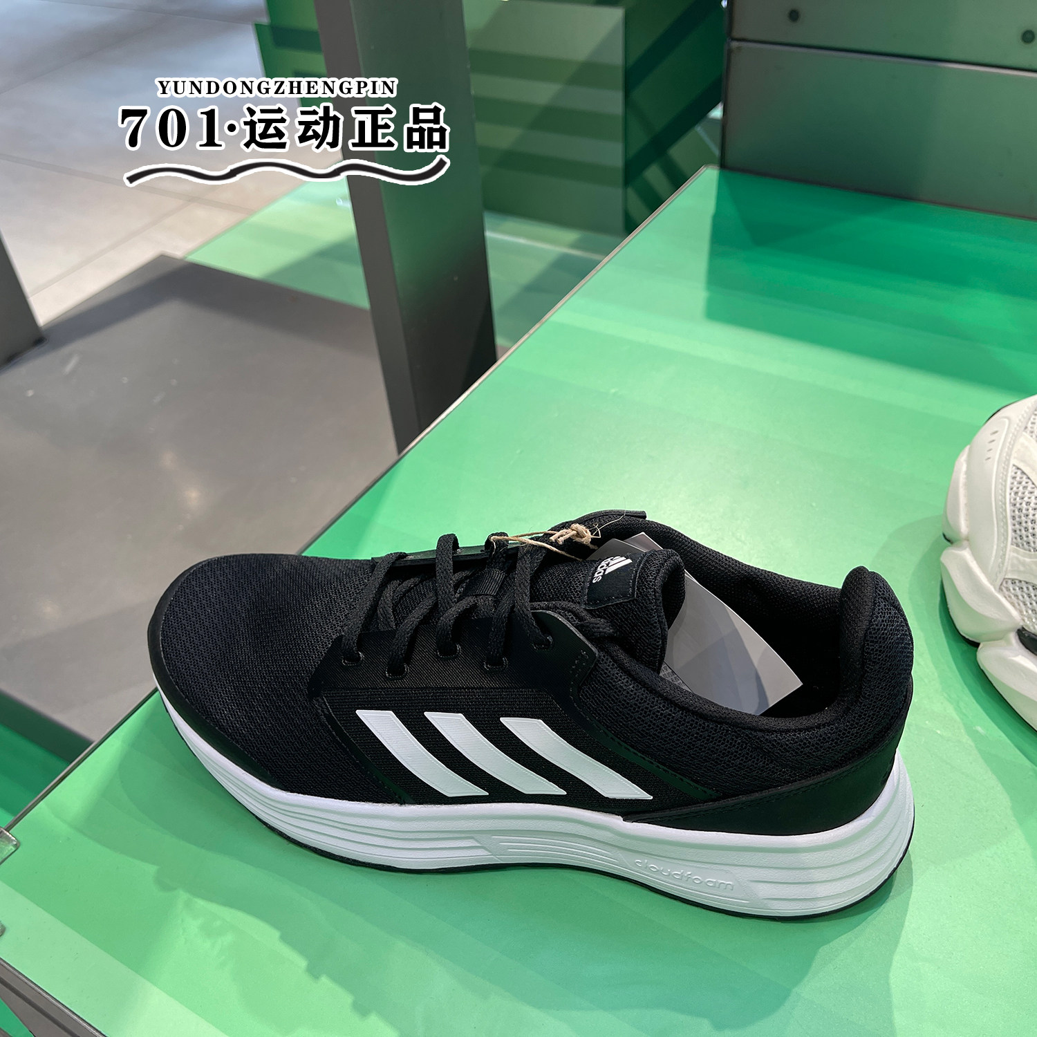 阿迪达斯男子轻便运动训练跑步鞋