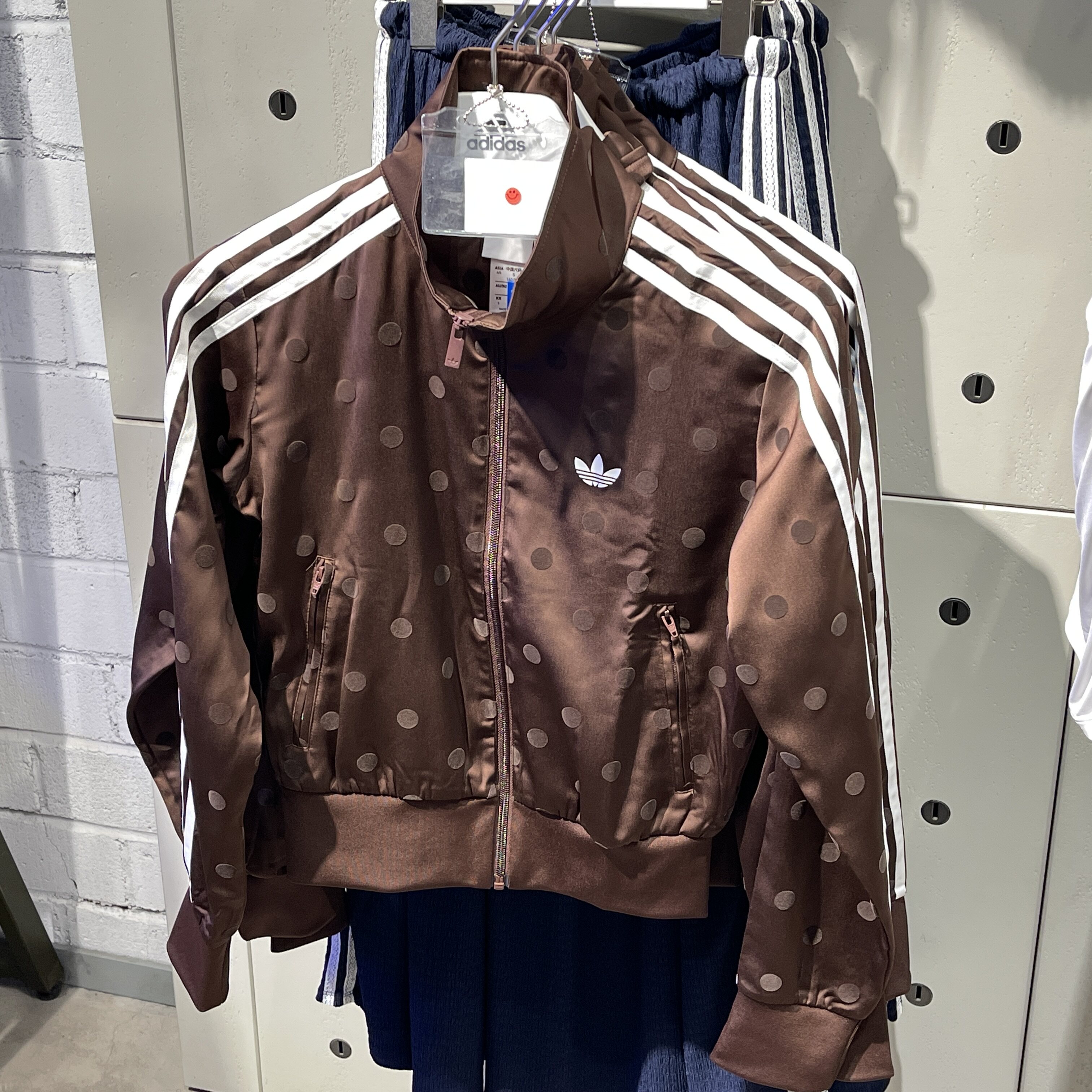 阿迪达斯三叶草波点外套女子三条杠时尚潮流速干短款夹克LI2855
