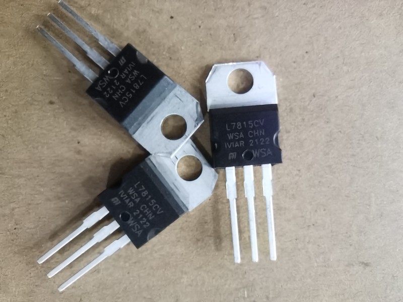 LM7815AG L7815CV KA7815 三端稳压管J0168