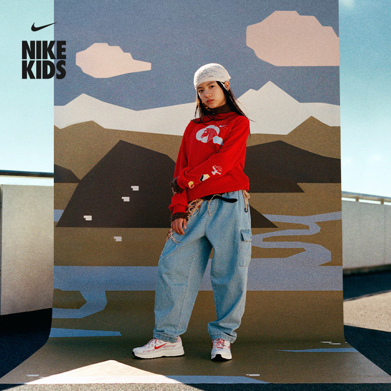 耐克马年限定脱缰系列大童新年红色圆领卫衣男女童NIKE IQ3931