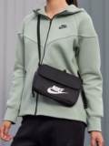 Простая и практичная женская сумка через плечо Nike Hook с карманом на молнии и карманом для хранения с принтом NIKE FUTURA CW9300