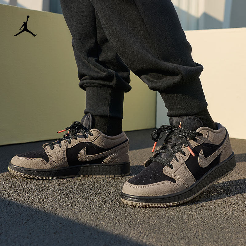 耐克乔丹大童黑摩卡AJ1板鞋春新款男女童皮面运动鞋JORDAN IB7111