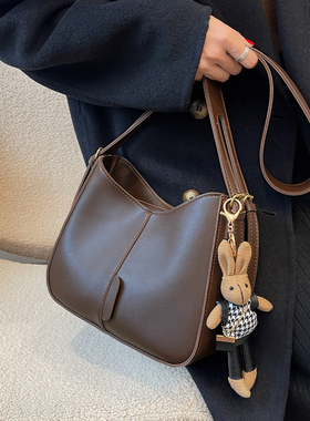 复古包包女士2026新款时尚百搭水桶包高级质感通勤女包单肩斜挎包