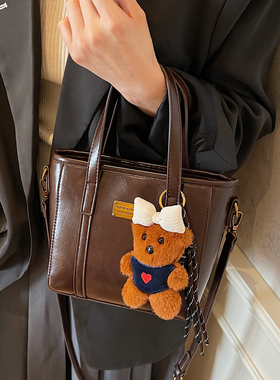 秋冬手提包包女士2026新款时尚百搭单肩斜挎包高级感通勤包水桶包