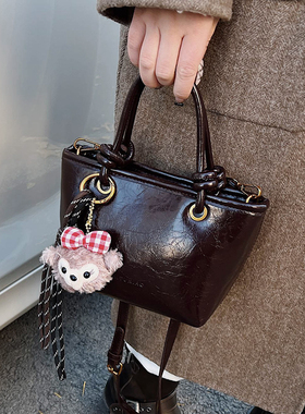 高级感复古斜挎包包女2026新款时尚百搭单肩包超火手提水桶包女包