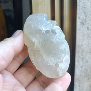 一物一拍巴西天然白玛瑙手工雕刻打磨镂空龙形手把件圆滑润礼002
