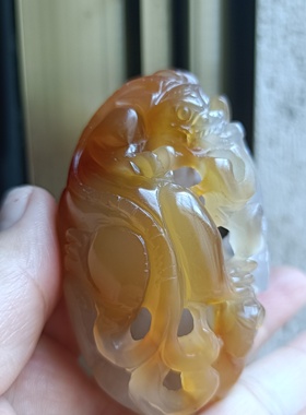 一物一拍纯天然蜜糖龙形如意镂空原石玛瑙手把件礼007