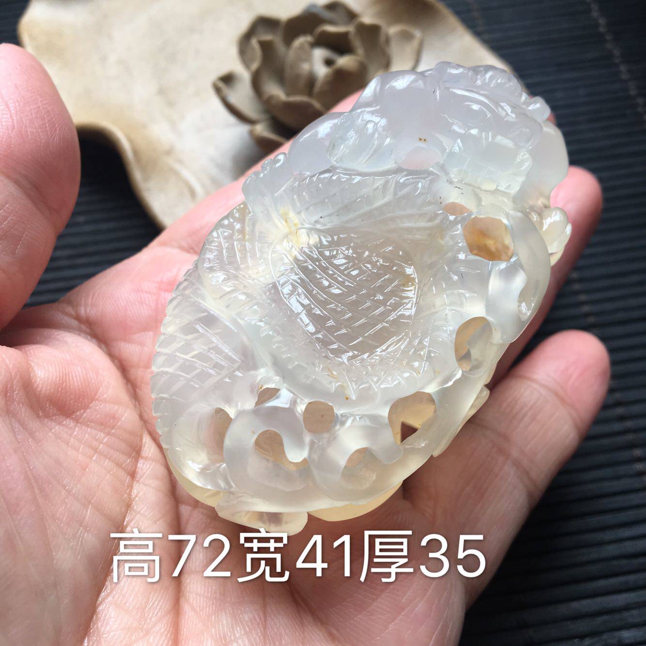 精美纯天然马料白冰玛瑙手把件油润饱满纯手工镂空雕刻龙形祥瑞