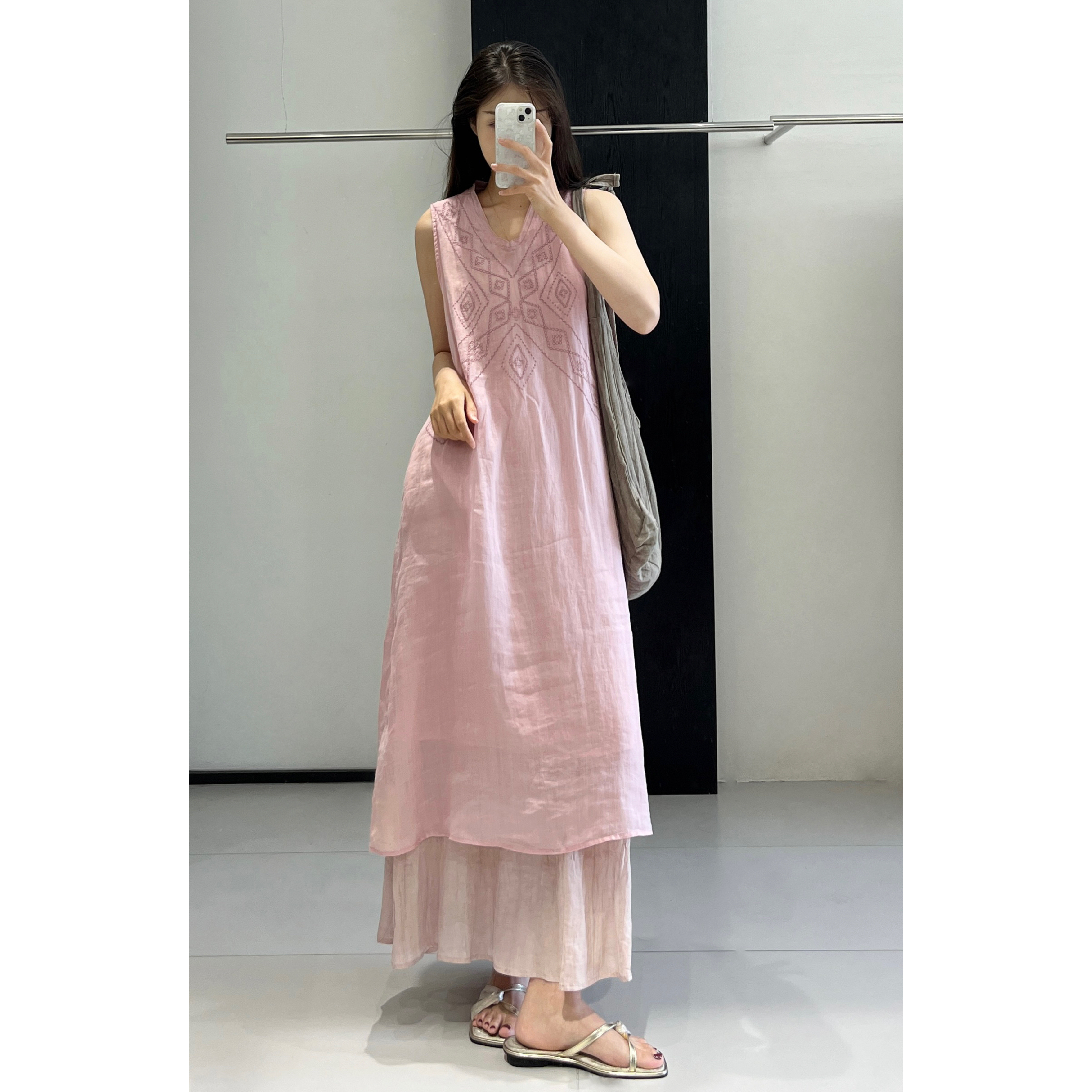 半自由2025夏季新款文艺复古小众宽松显瘦女士连衣裙背心裙无袖