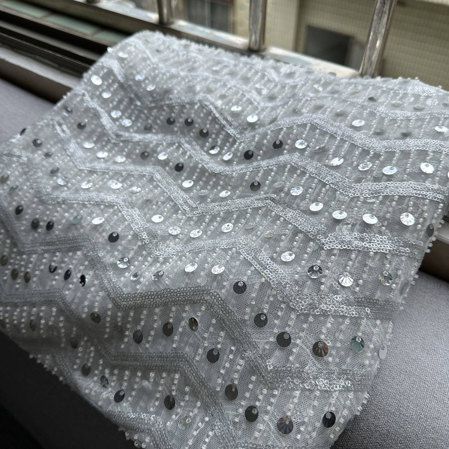 网纱刺绣布料银白色亮片管珠波浪条纹舞台剧服装晚礼服面料
