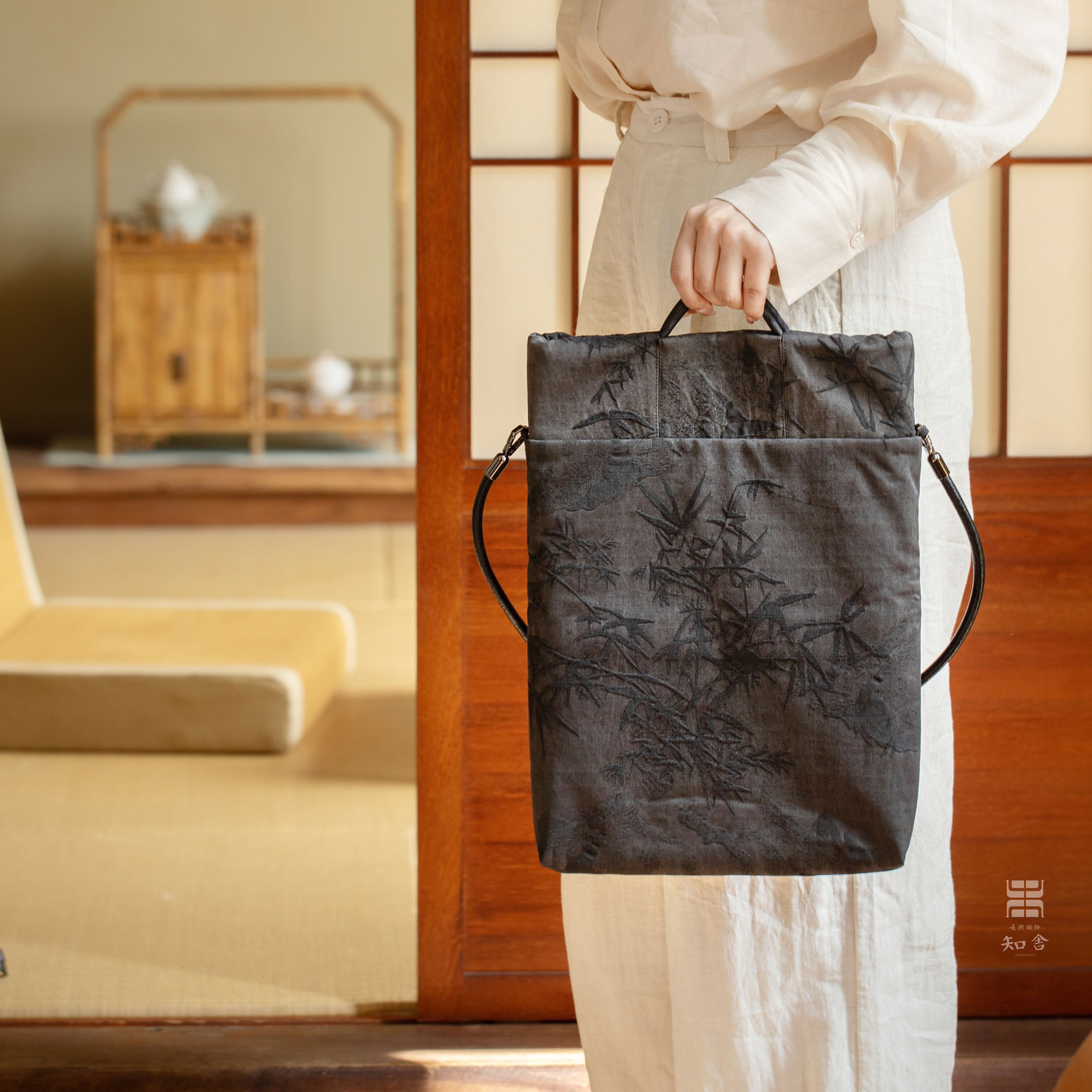 知舍·香云纱墨竹手提包 手工缝制 磁吸封口便携包,收纳整理,包包内胆包,淘宝优惠券,粉丝福利购,淘宝优惠卷