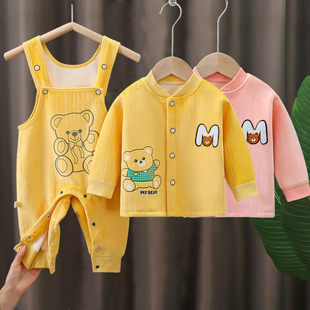 婴儿背带裤套装一体绒秋季1岁宝宝0男宝开档加绒加厚暗扣分体衣服