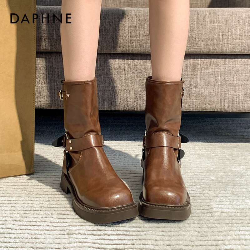 DAPHNE MIU* 벨트 버클 플러스 벨벳 마틴 부츠 여성용 가을 겨울 2024 신상 브라운 숏부츠 레트로 웨스턴 부츠