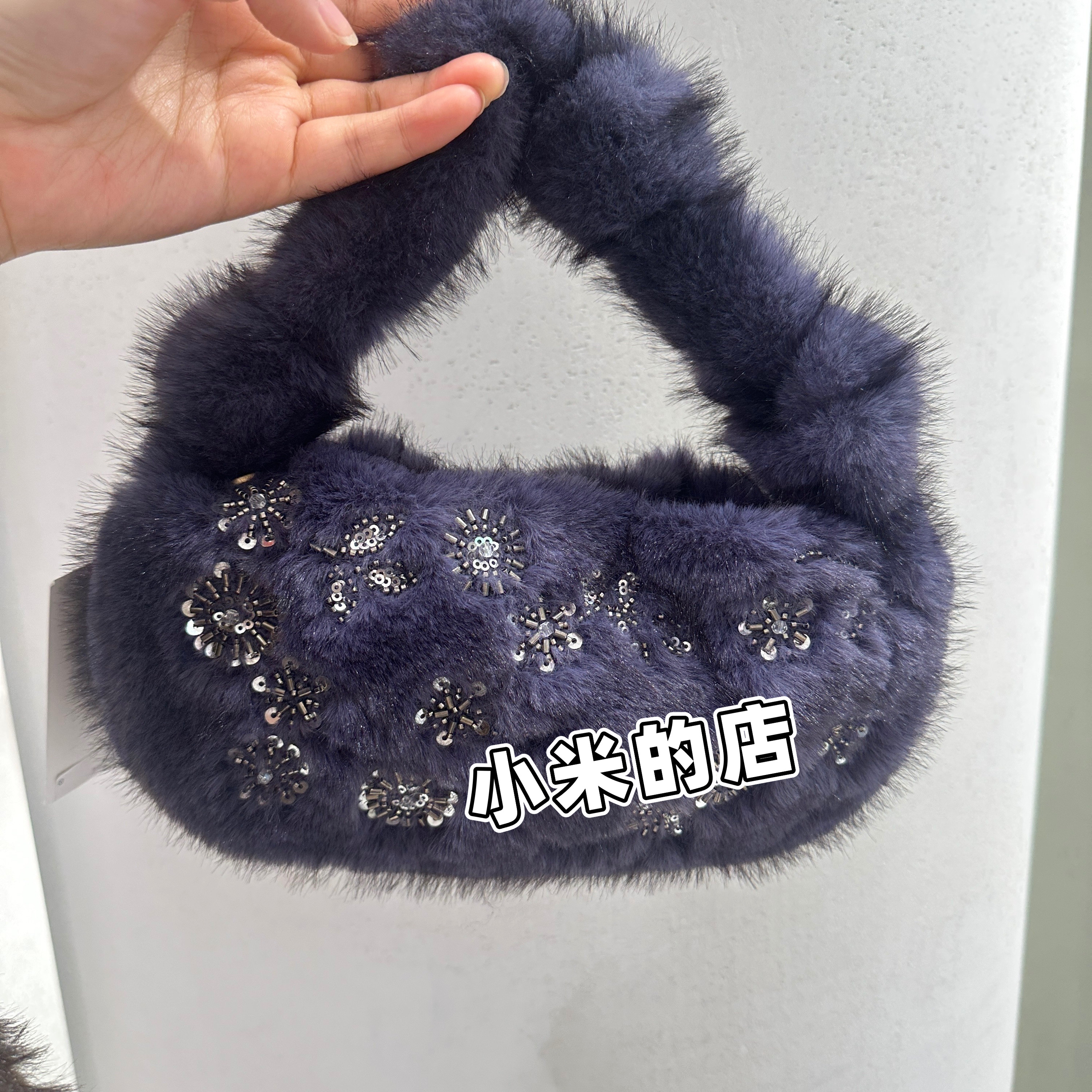 柜货4.5折 2025冬季女包人造毛毛包单肩包 附带链条手机可放