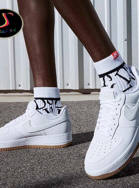 NIKE AIR FORCE 1 AF1 空军一号白色女子休闲低帮板鞋 FN6326-100
