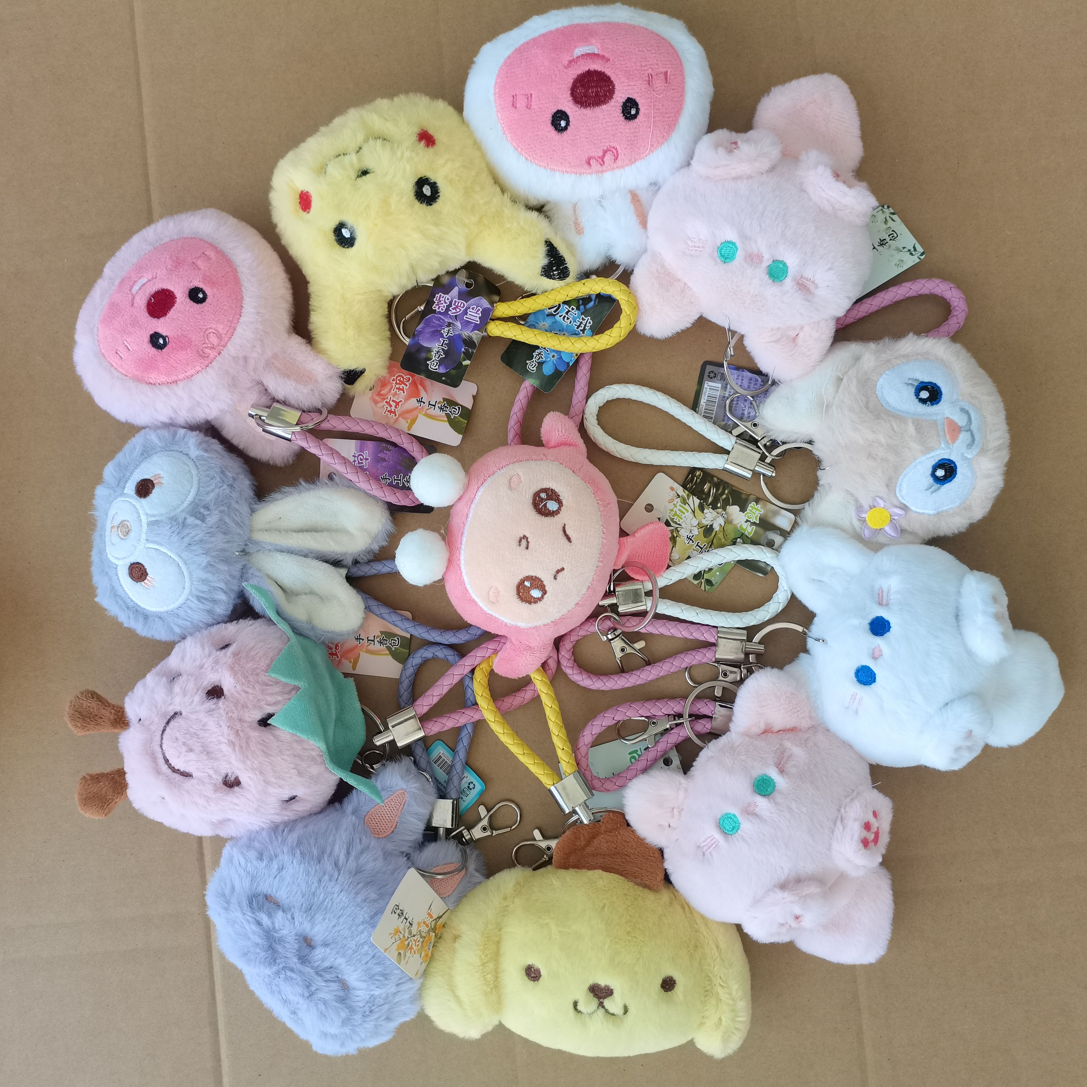 香包挂件钥匙扣可爱毛绒车载香薰香水香包车内饰品摆件卧室衣柜