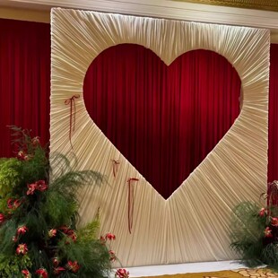 户外婚礼爱心背景墙布置镂空心型合影拍照墙婚礼迎宾区铁艺造型