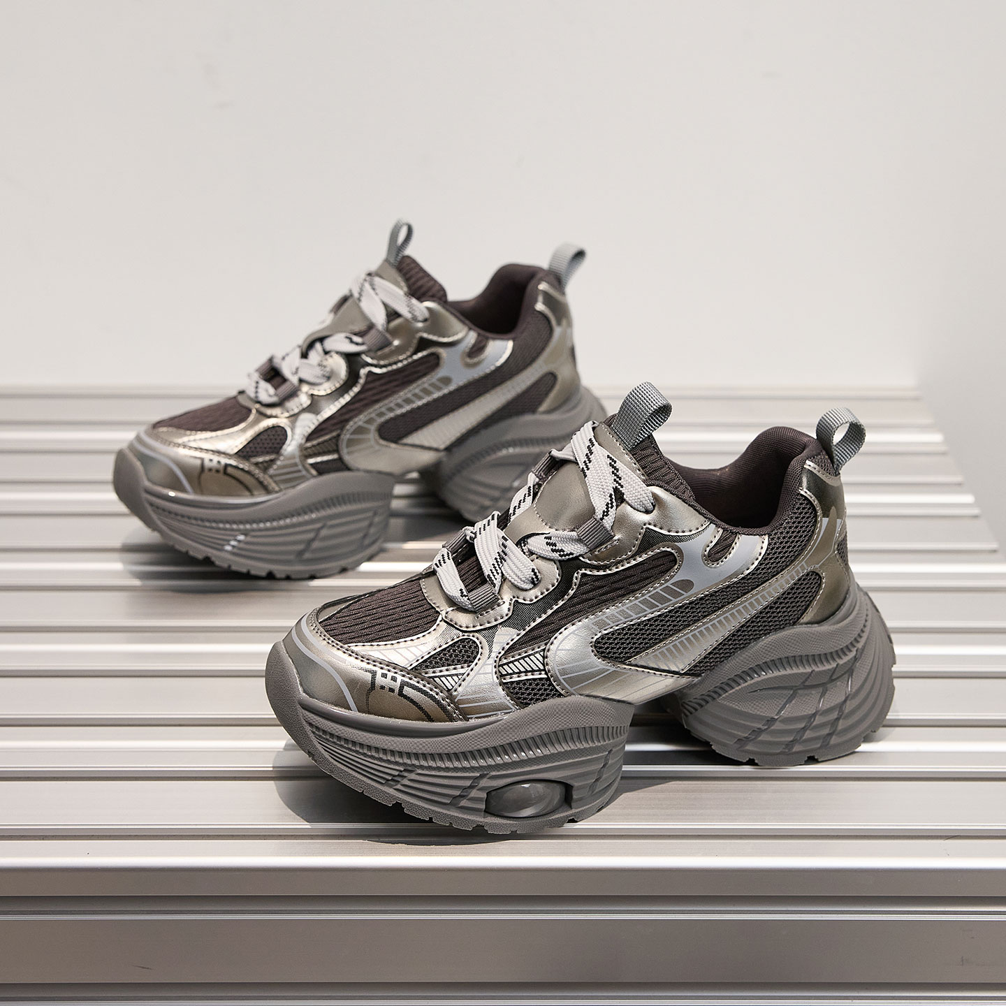 老爹鞋真皮流行色银色增高显脚小