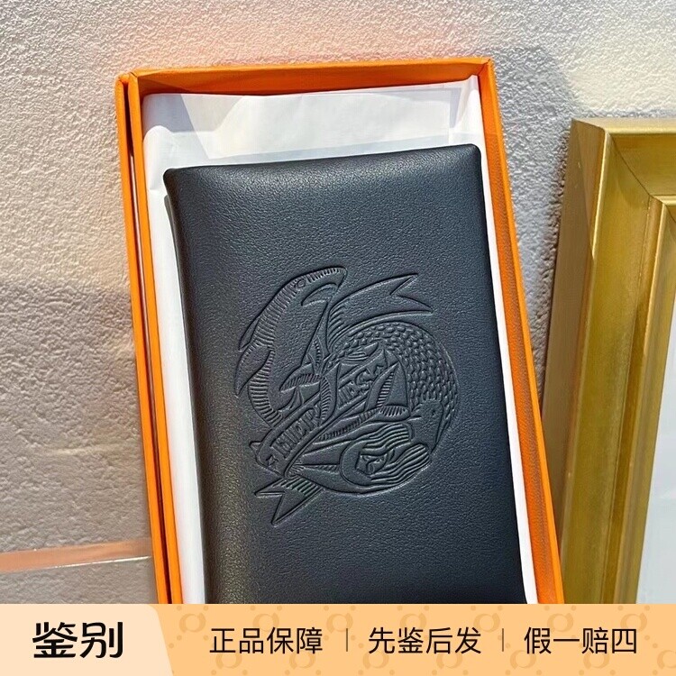 现货 Hermes爱马仕印花鲨鱼对折卡包名片夹暗扣零钱包深蓝撞黄色