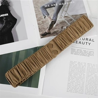 Коричневый (на пуговицах), длина 66 см.