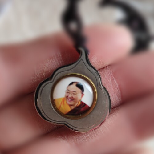 西藏萨迦祖庭项坠吊坠 法王祖师像装藏赤达龙玛法物流通发 已祝福