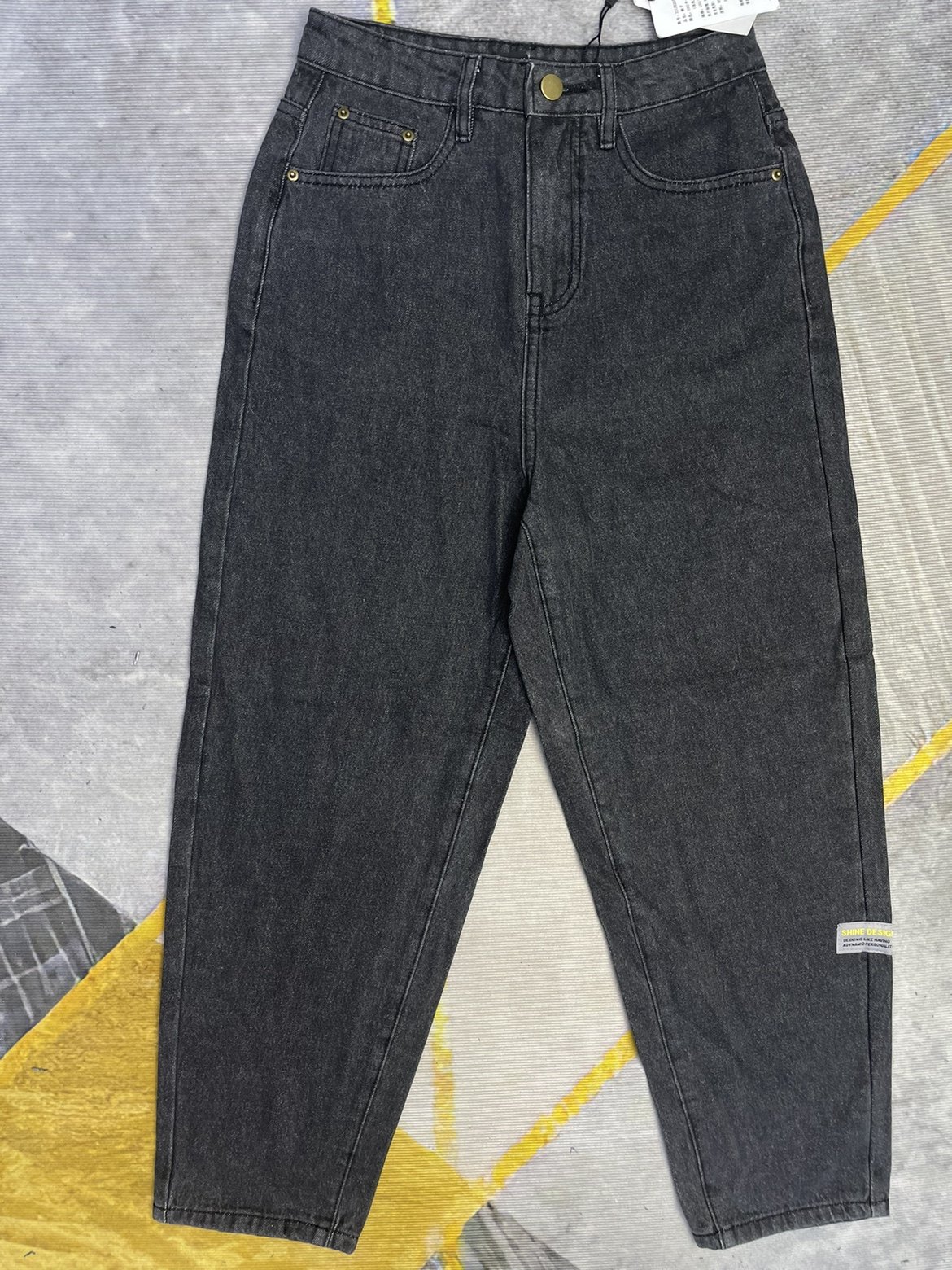 尤西子 秋冬新品高腰深灰无弹女式老爹牛仔裤