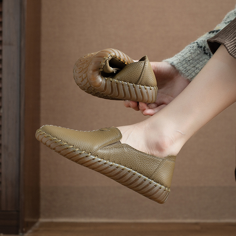 东莞外单头层牛皮女鞋软底不累脚手工缝制休闲舒适百搭43码妈妈鞋