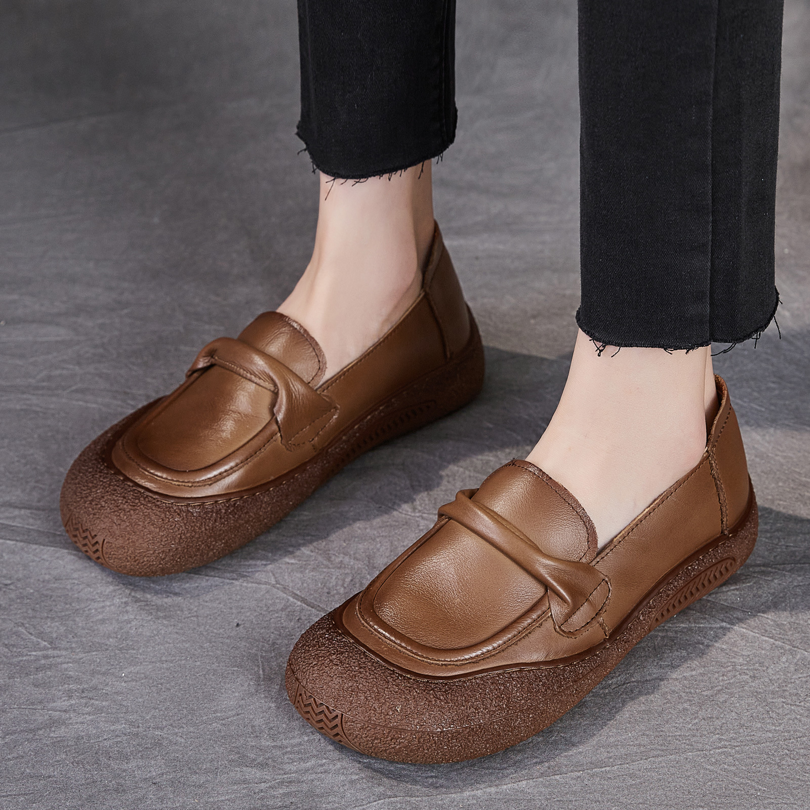 头层牛皮复古中老年妈妈鞋春秋季新款软底懒人鞋民族风小皮鞋单鞋