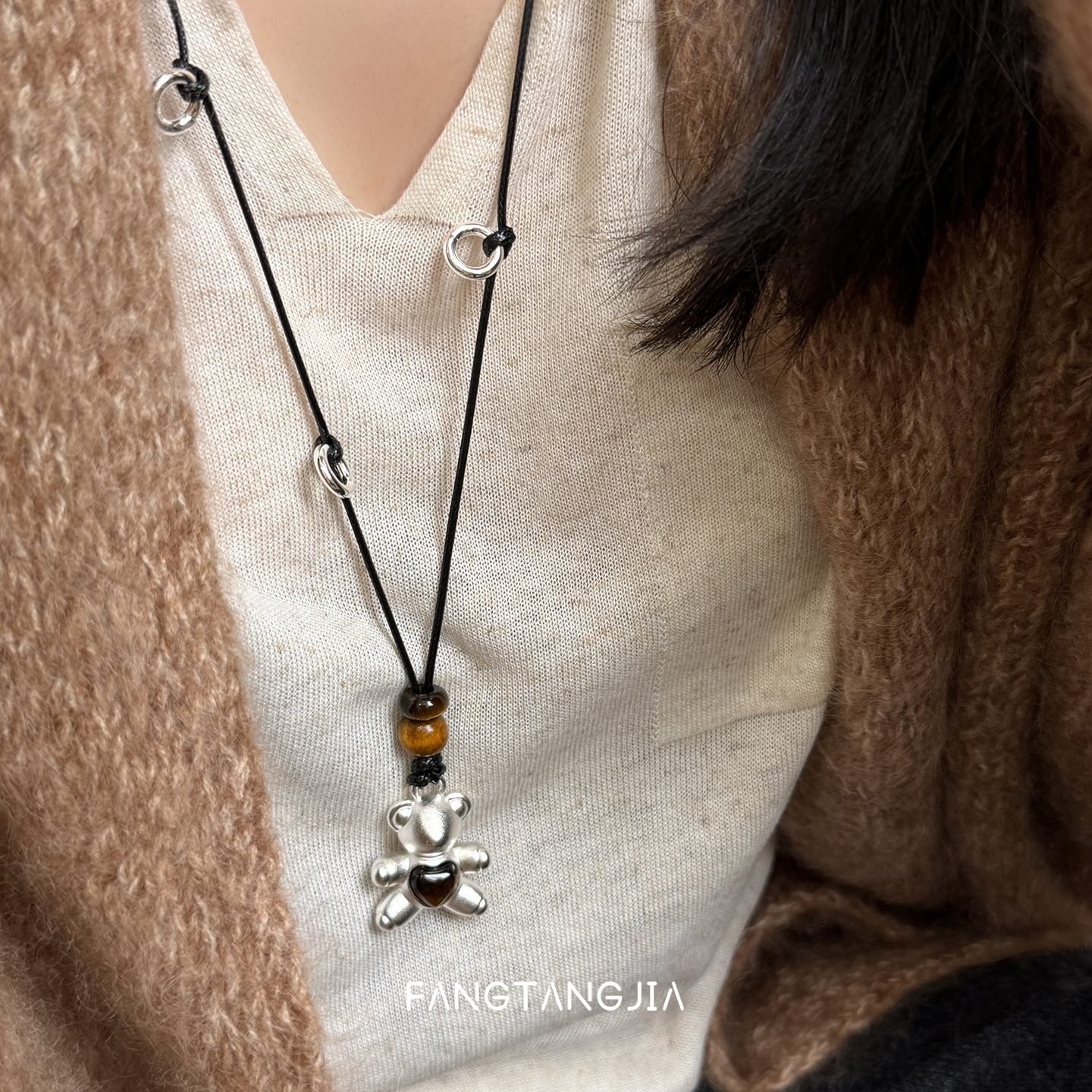 方糖家复古虎眼石小熊毛衣链