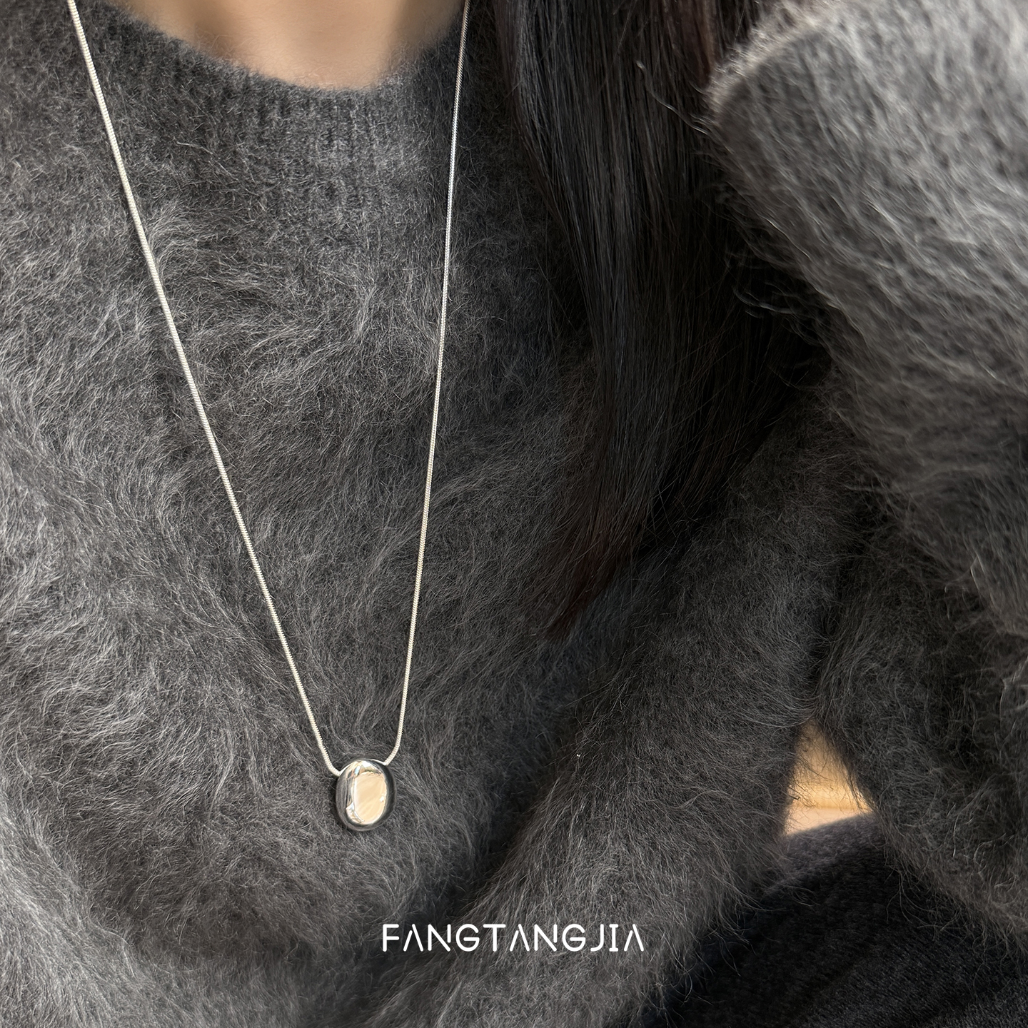 方糖家银色光面水滴蛇骨毛衣链