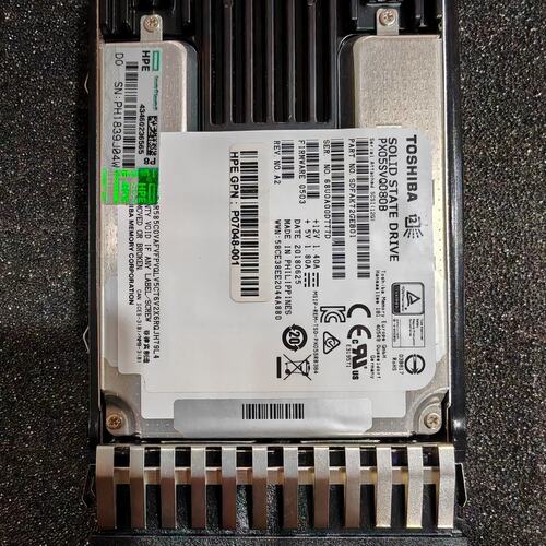 东芝原装800GB固态硬盘，型号PX05SVQ080B，架子--议价商品