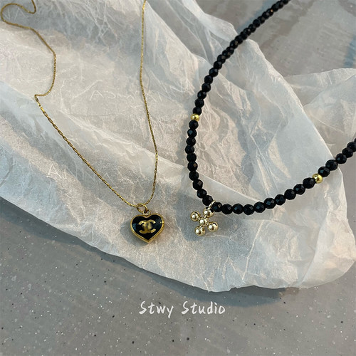 黑色十字架金色爱心项链