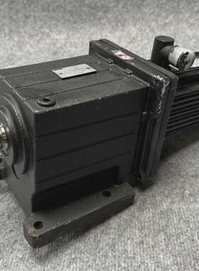 Lenze  MDSKSBS05623  Servomotor  00400296  Getriebe GST052Y