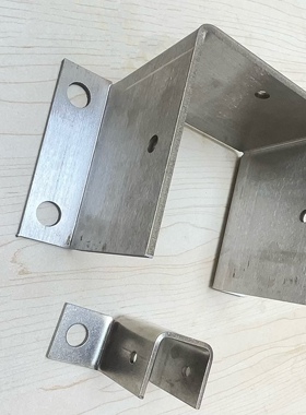 防腐木方管立柱固定铁镀锌不锈钢免焊接三面底座胶套地面预埋地脚