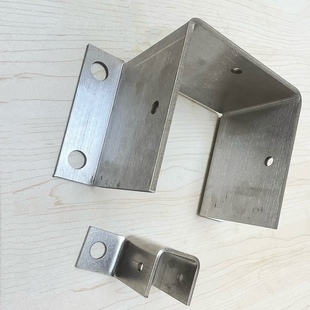 防腐木方管立柱固定铁镀锌不锈钢免焊接三面底座胶套地面预埋地脚