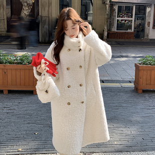 韩版米色羊羔毛外套女2025冬季双排扣中长款皮毛一体加厚保暖大衣