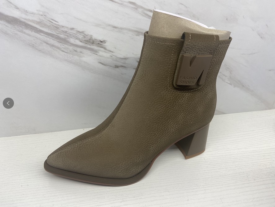 圆头粗跟后拉链简约风复古短筒靴