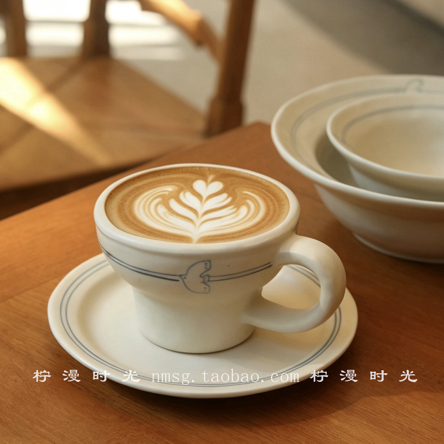 日系复古蓝色线条飞鸟餐具图片